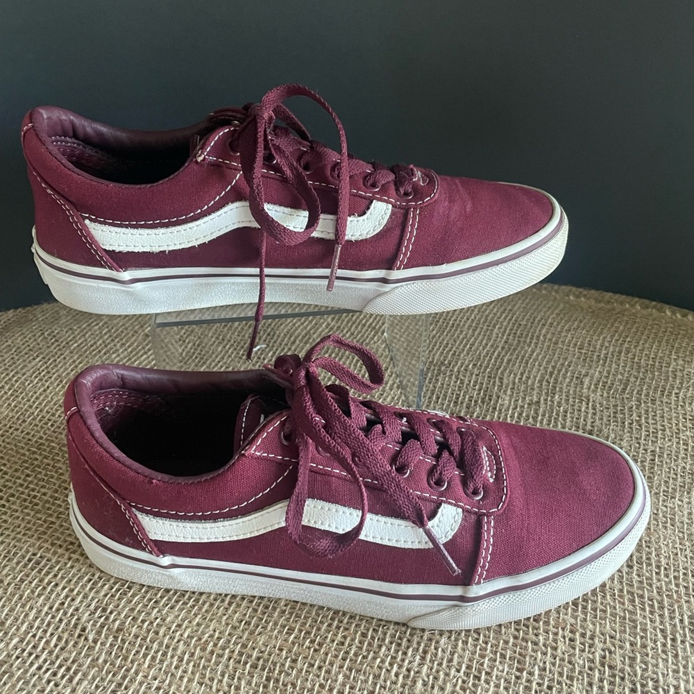 VANS Old School size 5 off the wall Maroon skate shoes barely worn canvas